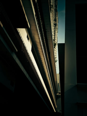 Vertical Shadow Line Warm room
